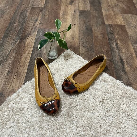Clarks Indigo Size 6.5 Mustard Tortoise Shell Leather Valley Stone Ballet Flats - Picture 1 of 5